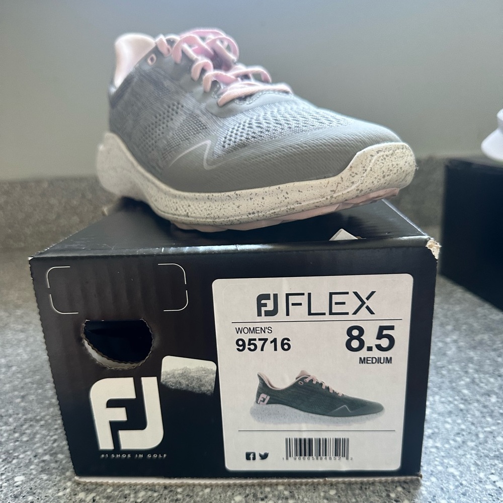 Footjoy Spikeless golf shoes